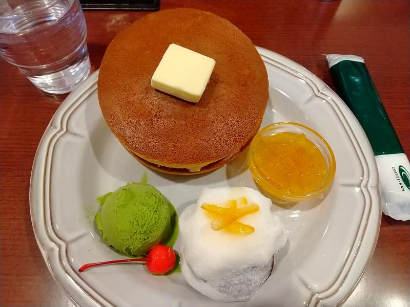 珈琲館の「もちっとクリーム大福とホットケーキ〜柚子ソース添え〜」