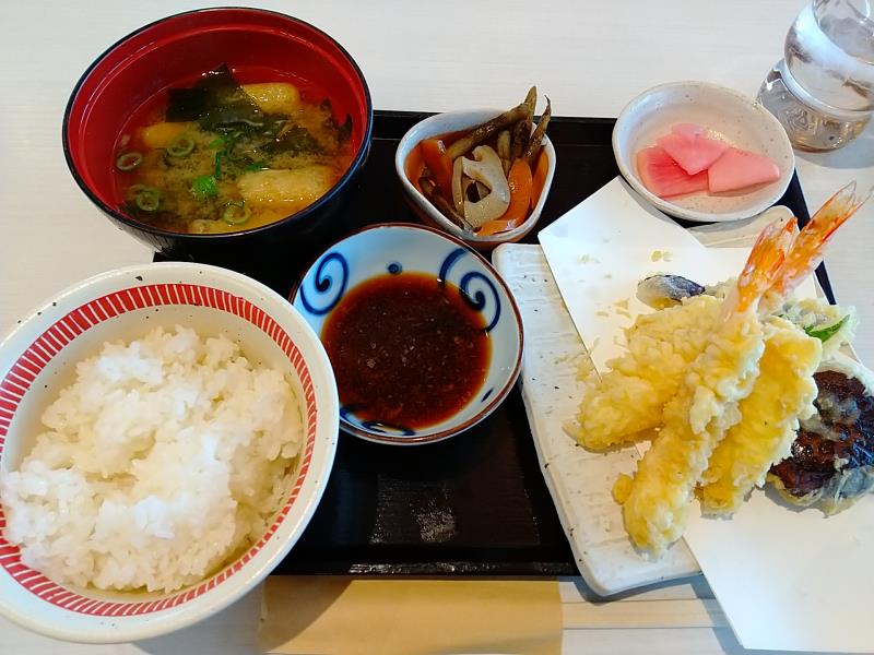 へんこつの「天ぷら定食」