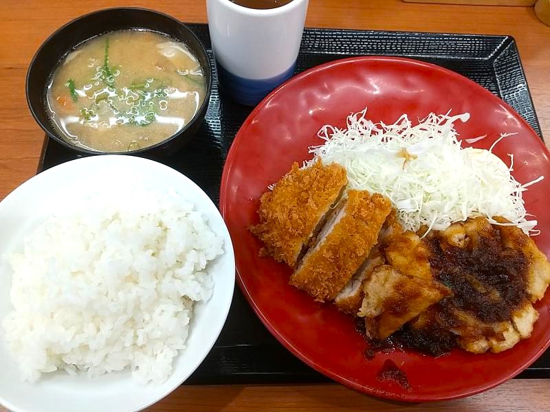 かつやの「トンテキとチキンカツ定食」