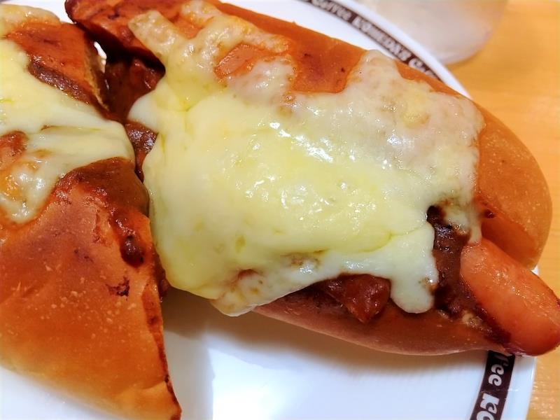 チーズカリードッグのチーズとカレーソース