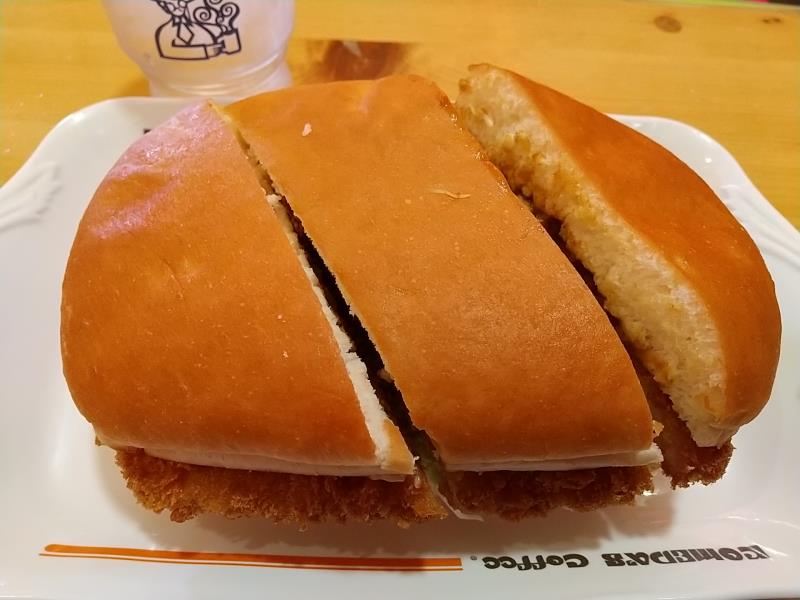 コメダ珈琲店のカツカリーパン