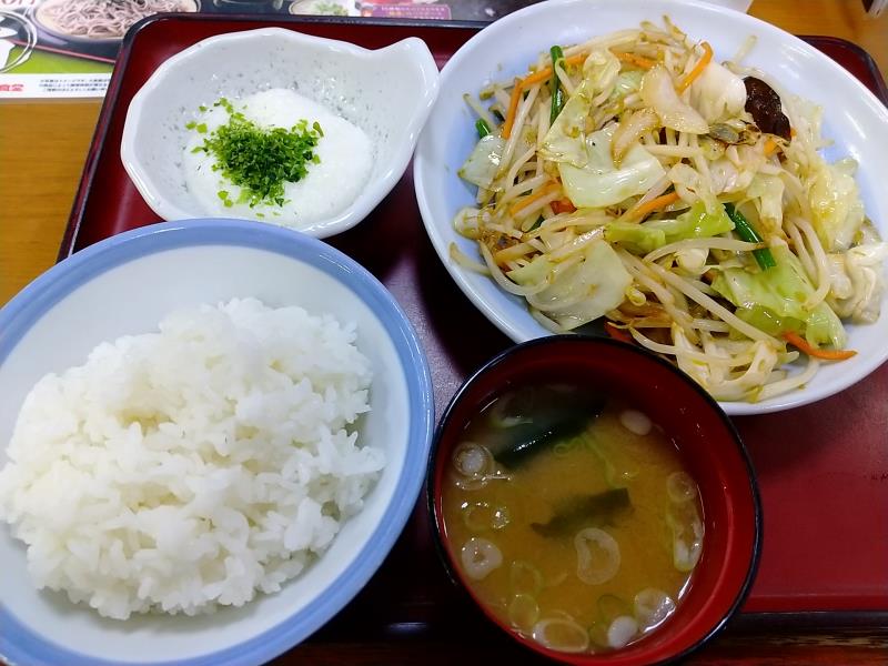 山田うどん食堂の野菜炒め定食